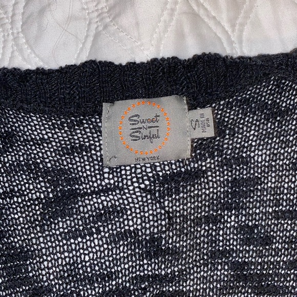 Cute black in it and pattern cardigan 🖤 - Picture 2 of 2